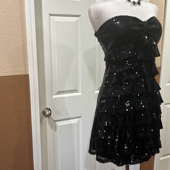 Rachael & Chloe Black Strapless Sequin Mini Dress - Picture 4 of 10